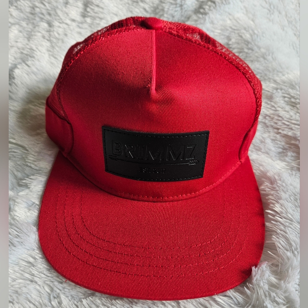 Brimmz Youth solid red hat